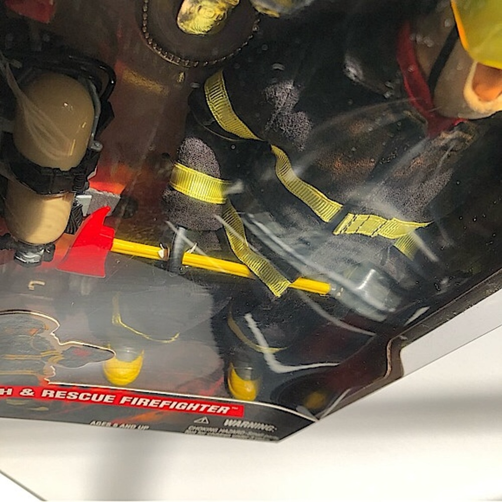GI JOE Search & Rescue Firefighter MIB - Picture 7 of 14
